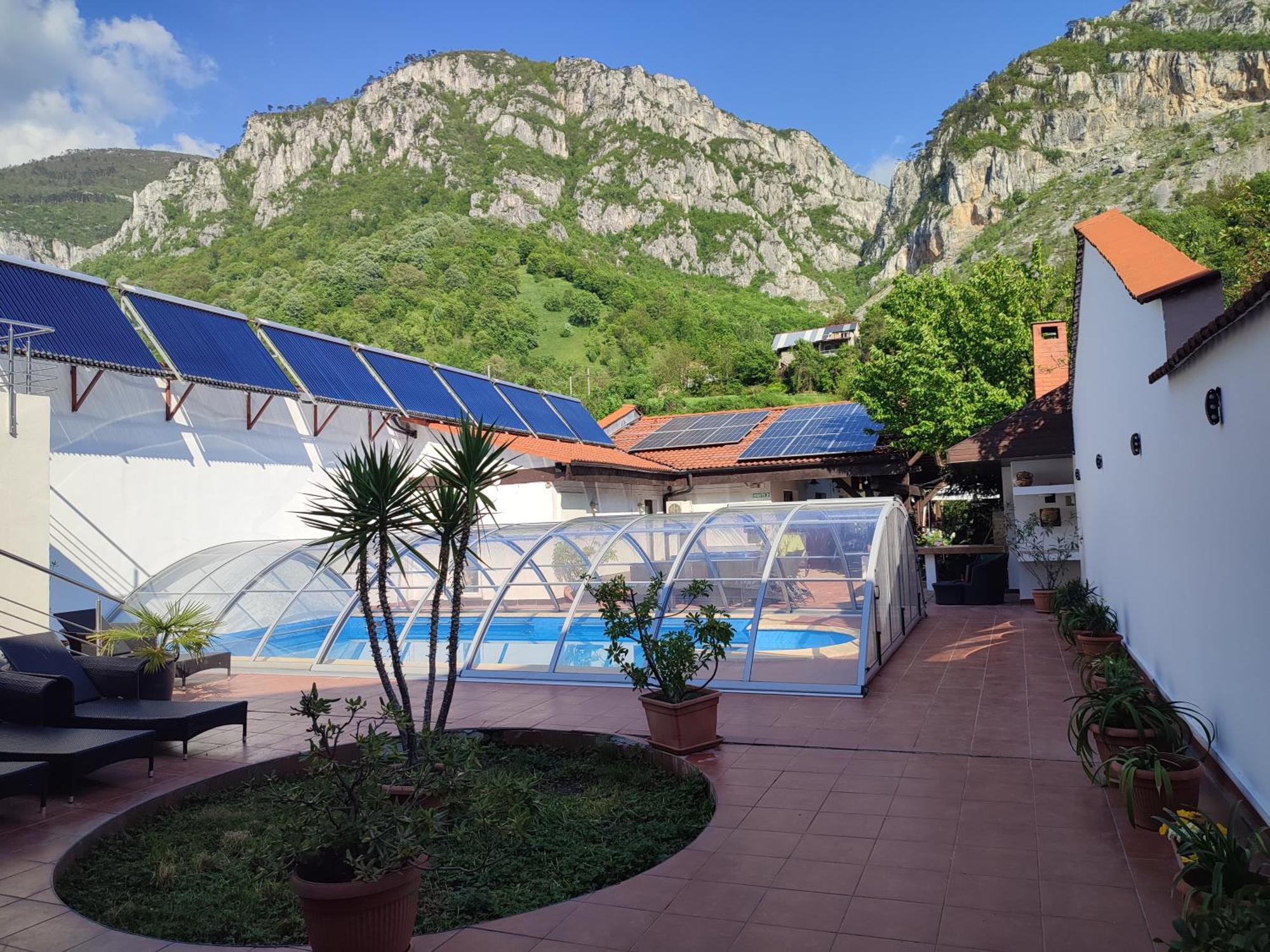 Pensiunea La Dolce Vita Băile Herculane エクステリア 写真
