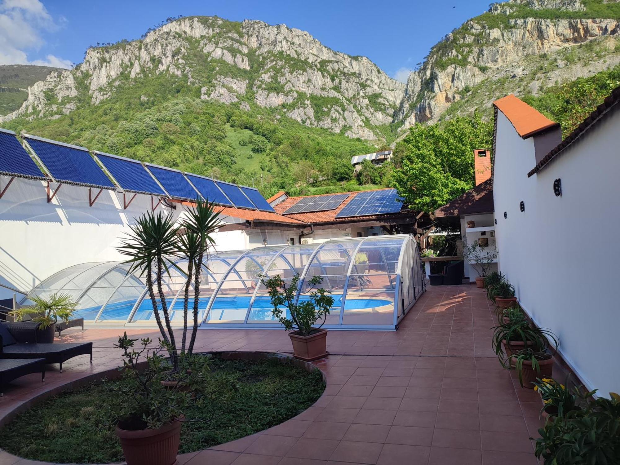 Pensiunea La Dolce Vita Băile Herculane エクステリア 写真