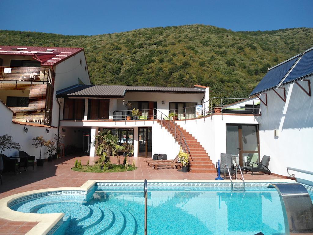 Pensiunea La Dolce Vita Băile Herculane エクステリア 写真