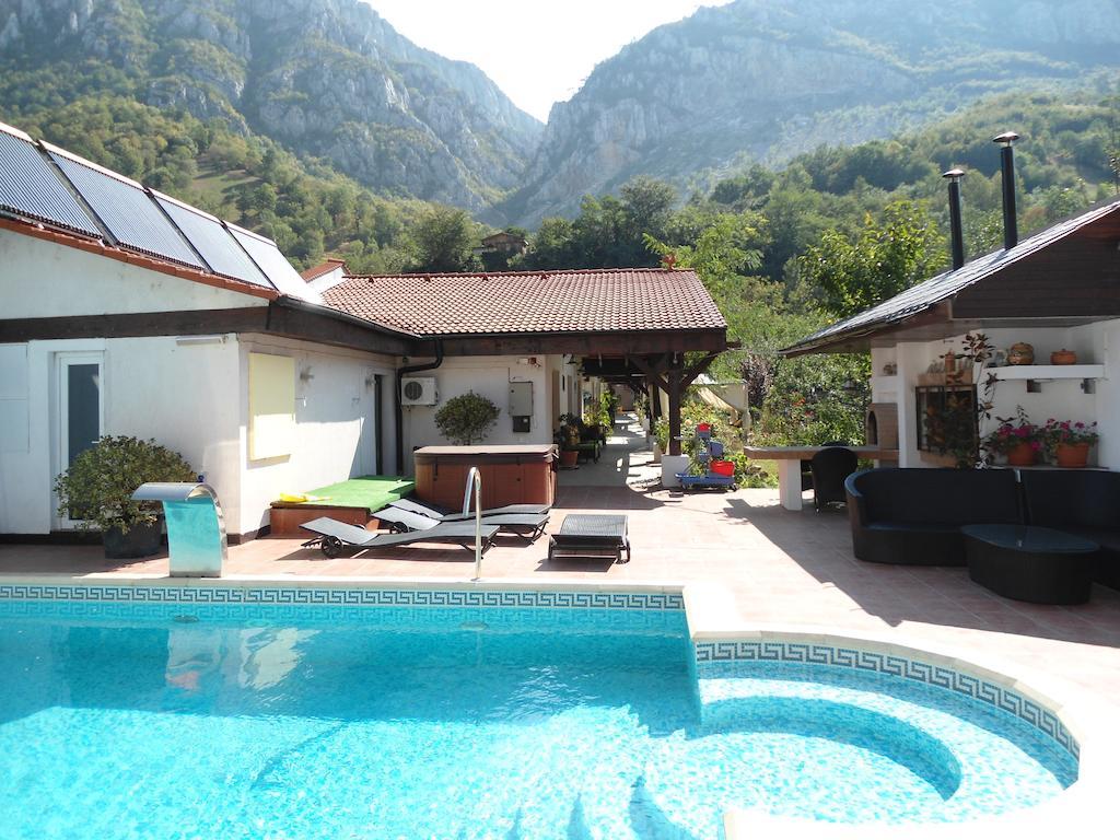 Pensiunea La Dolce Vita Băile Herculane エクステリア 写真